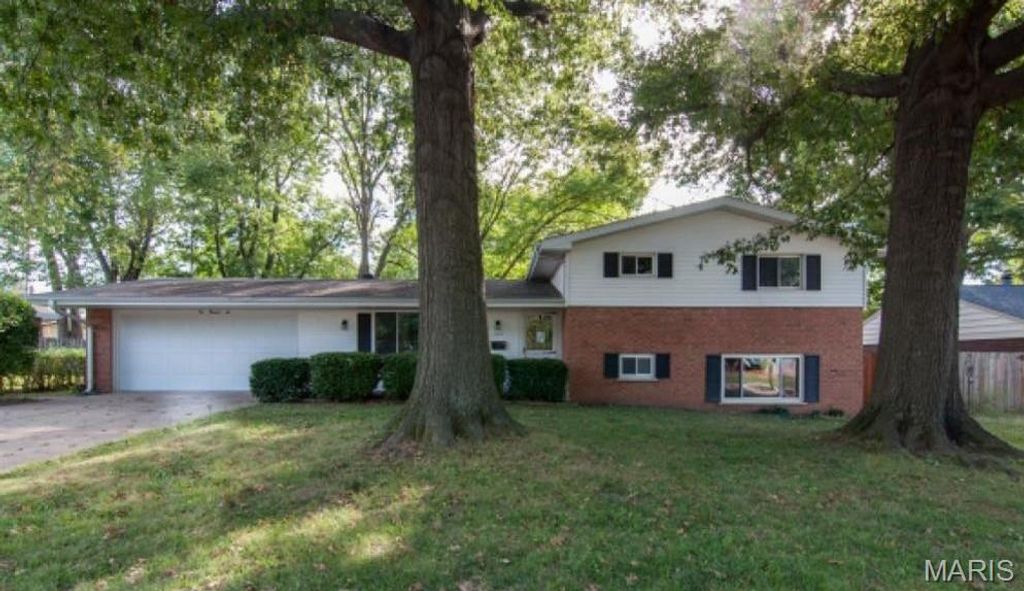 106 Williamsburg Drive, Belleville, IL 62221
