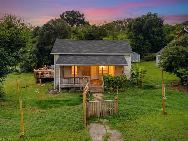 301 West End Boulevard, Madison, NC 27025