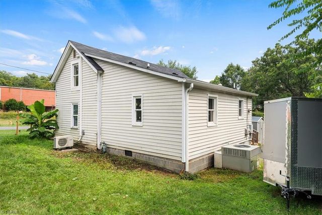 301 West End Boulevard, Madison, NC 27025