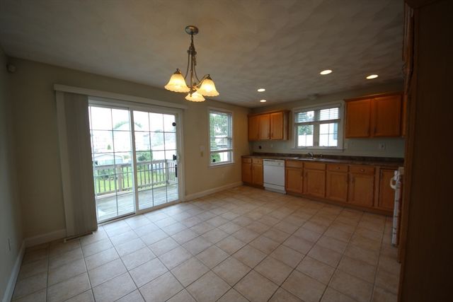 99 Manchester St A, Lowell, MA 01852