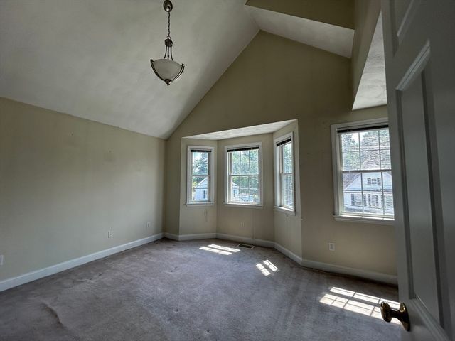 99 Manchester St A, Lowell, MA 01852