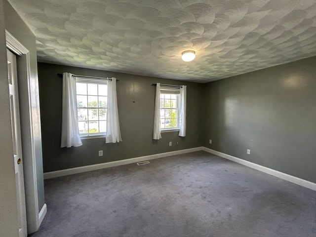 99 Manchester St A, Lowell, MA 01852