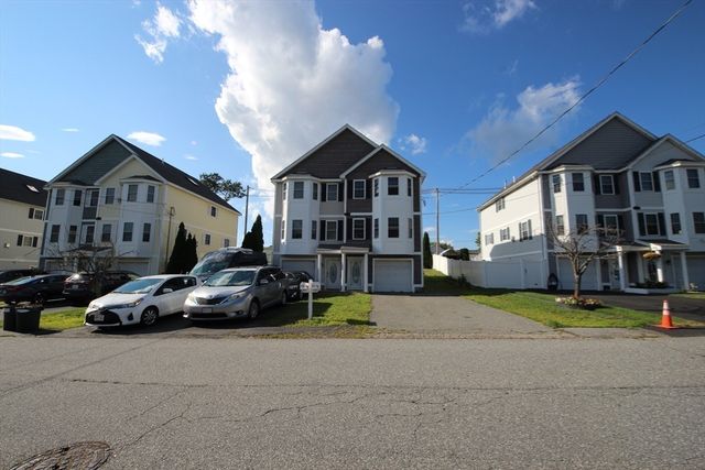 99 Manchester St A, Lowell, MA 01852