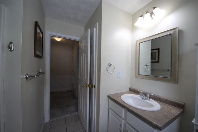 99 Manchester St A, Lowell, MA 01852