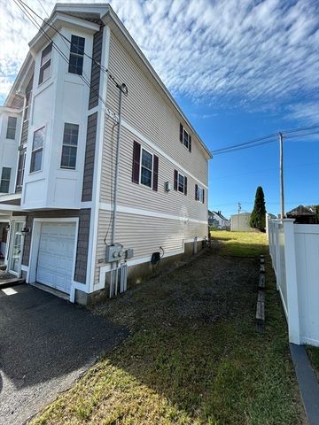 99 Manchester St A, Lowell, MA 01852