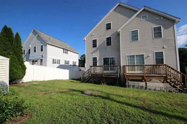 99 Manchester St A, Lowell, MA 01852