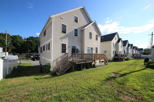 99 Manchester St A, Lowell, MA 01852