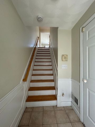 99 Manchester St A, Lowell, MA 01852