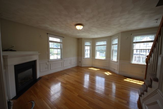 99 Manchester St A, Lowell, MA 01852