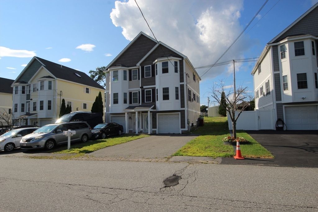 99 Manchester St A, Lowell, MA 01852