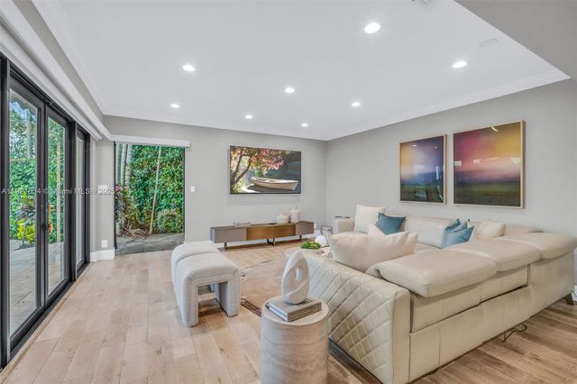 2941 Fairway Dr, Hollywood, FL 33021