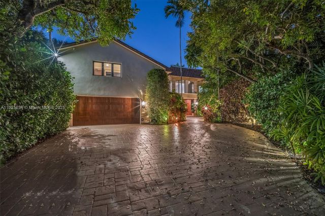 2941 Fairway Dr, Hollywood, FL 33021