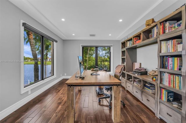 2941 Fairway Dr, Hollywood, FL 33021