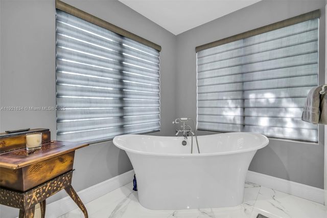 2941 Fairway Dr, Hollywood, FL 33021