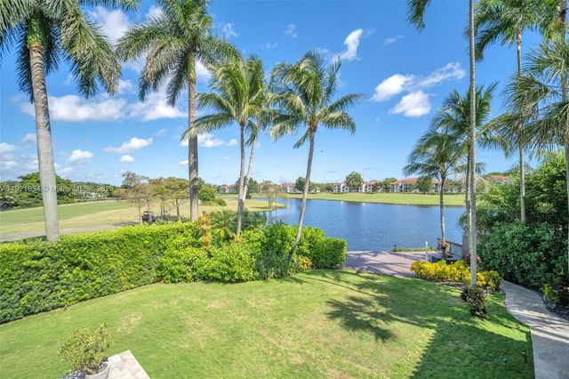 2941 Fairway Dr, Hollywood, FL 33021