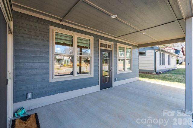 158 Waightstill Drive, Arden, NC 28704