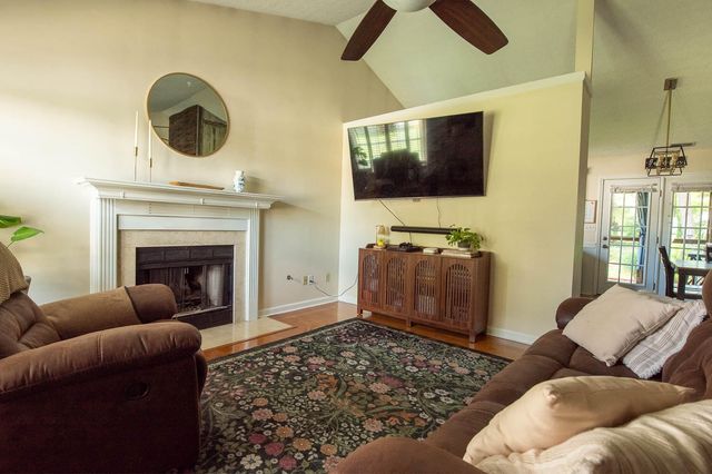 213 Horseshoe Court, Frankfort, KY 40601