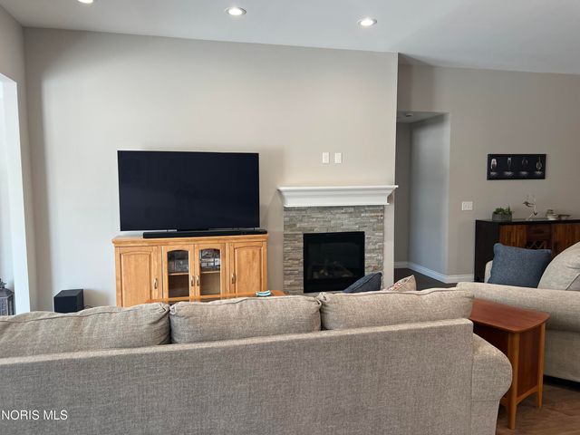 3402 Moonlit Pass, Monclova, OH 43542