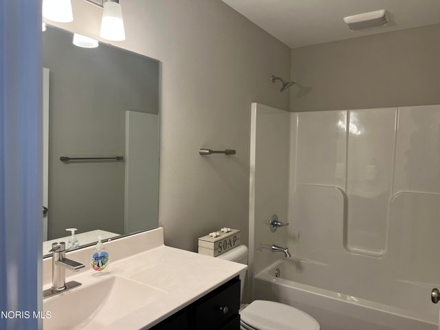 3402 Moonlit Pass, Monclova, OH 43542