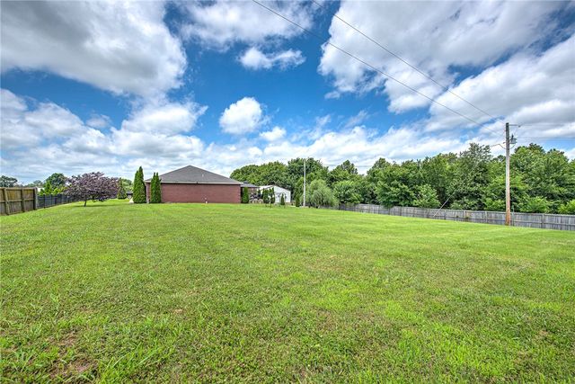 15888 Stave Court, Gentry, AR 72734