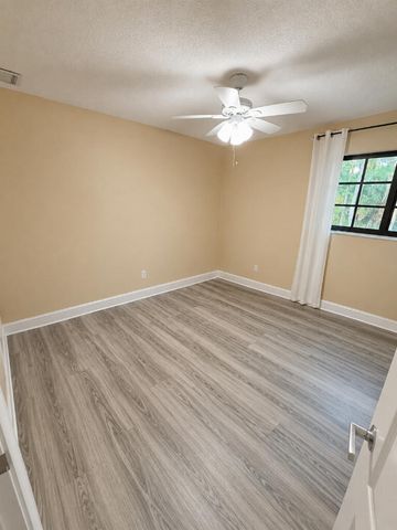 8259 N 155th Pl Place N, Palm Beach Gardens, FL 33418