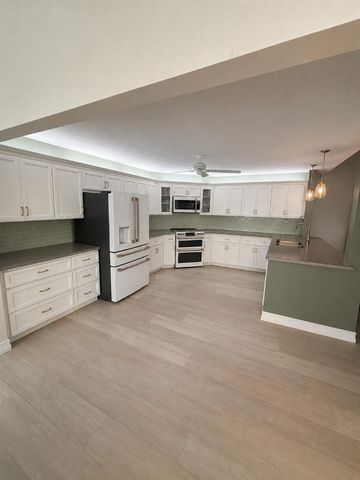 8259 N 155th Pl Place N, Palm Beach Gardens, FL 33418