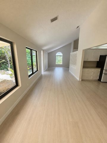 8259 N 155th Pl Place N, Palm Beach Gardens, FL 33418