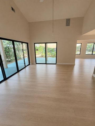 8259 N 155th Pl Place N, Palm Beach Gardens, FL 33418