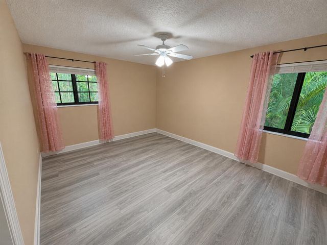 8259 N 155th Pl Place N, Palm Beach Gardens, FL 33418