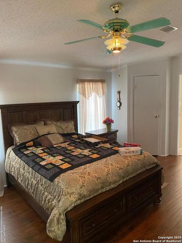 220 N Walnut Way, Boerne, TX 78006