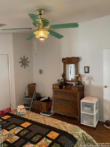 220 N Walnut Way, Boerne, TX 78006