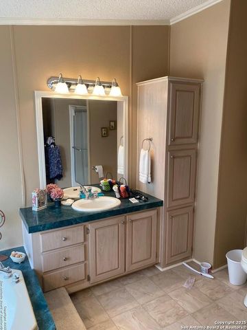 220 N Walnut Way, Boerne, TX 78006
