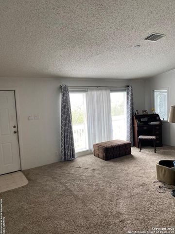 220 N Walnut Way, Boerne, TX 78006