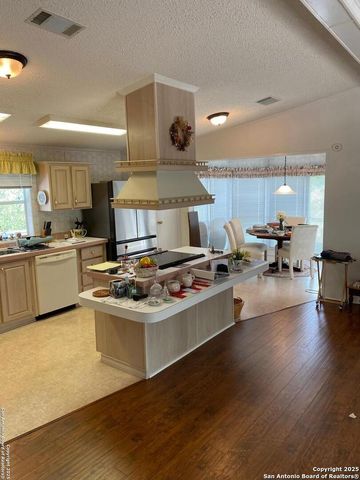 220 N Walnut Way, Boerne, TX 78006