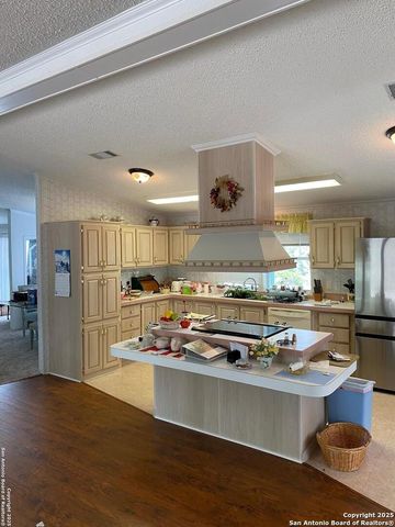 220 N Walnut Way, Boerne, TX 78006