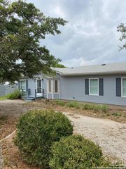 220 N Walnut Way, Boerne, TX 78006