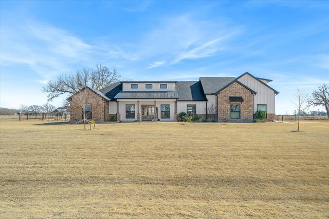 2055 Eastfield Drive, Wills Point, TX 75169