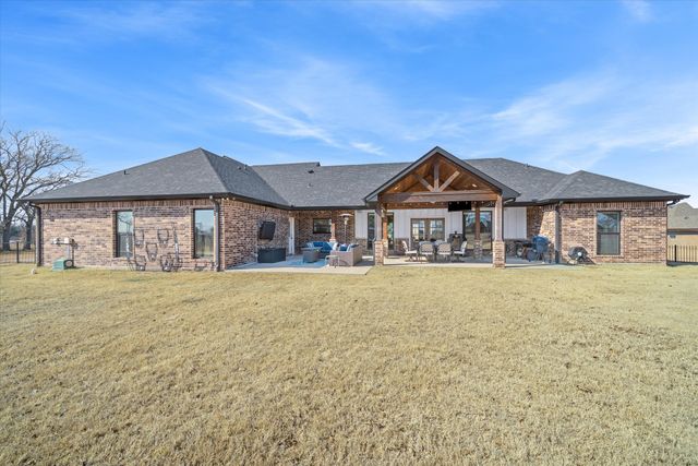 2055 Eastfield Drive, Wills Point, TX 75169