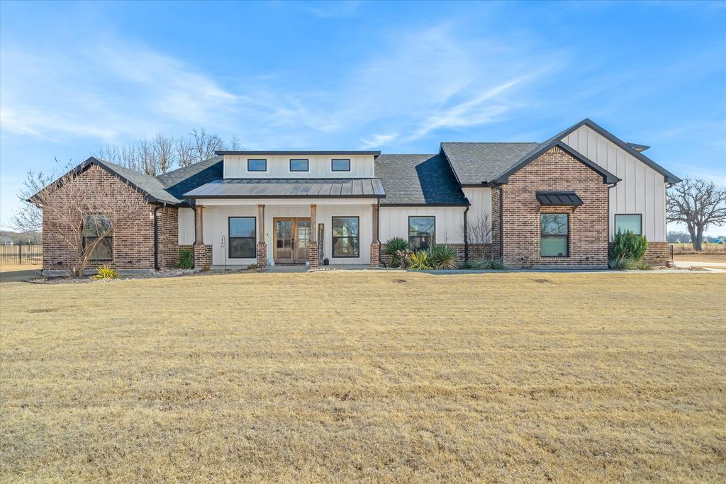 2055 Eastfield Drive, Wills Point, TX 75169
