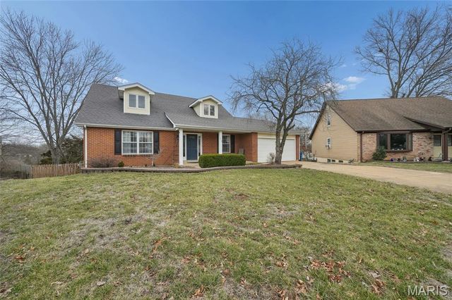 713 Village Wood Court, Ballwin, MO 63021