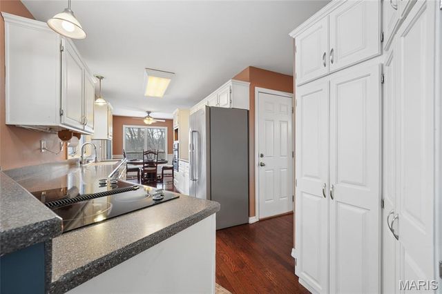 713 Village Wood Court, Ballwin, MO 63021