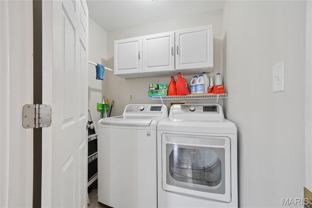 713 Village Wood Court, Ballwin, MO 63021