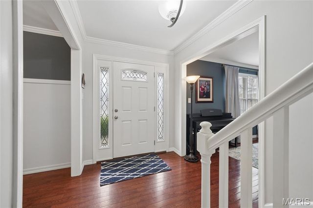 713 Village Wood Court, Ballwin, MO 63021