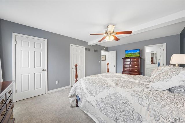 713 Village Wood Court, Ballwin, MO 63021