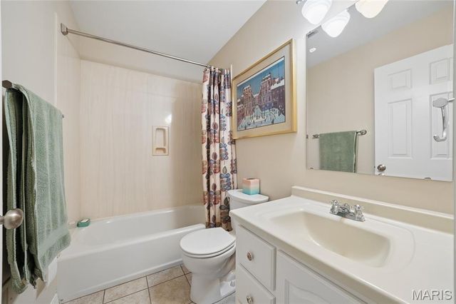 713 Village Wood Court, Ballwin, MO 63021