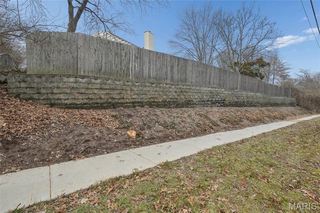 713 Village Wood Court, Ballwin, MO 63021