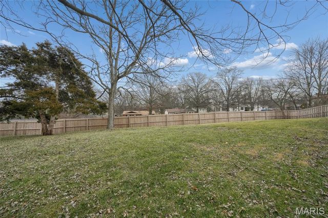 713 Village Wood Court, Ballwin, MO 63021