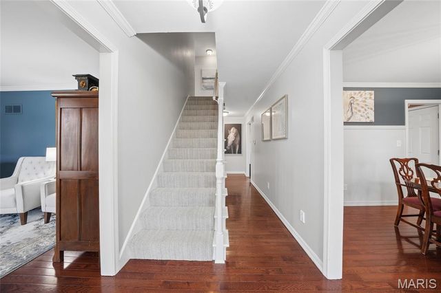 713 Village Wood Court, Ballwin, MO 63021