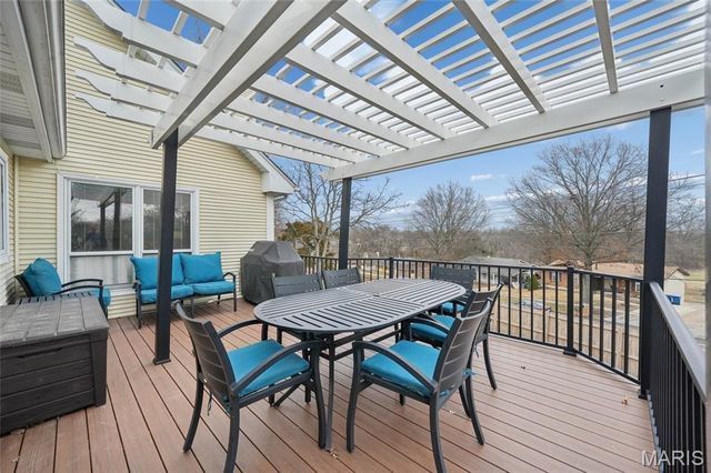 713 Village Wood Court, Ballwin, MO 63021