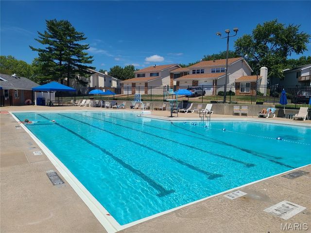 713 Village Wood Court, Ballwin, MO 63021